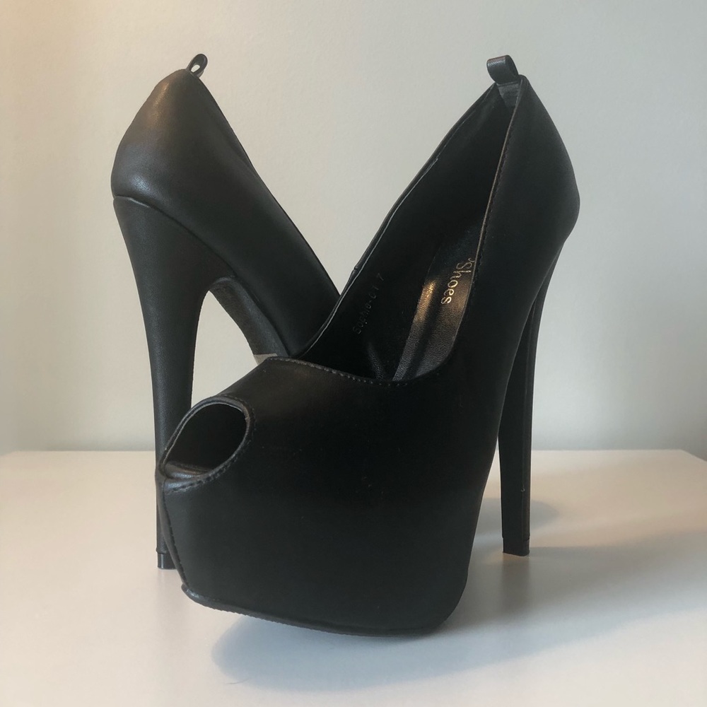Gorgeous Black Stilettos Sz 7